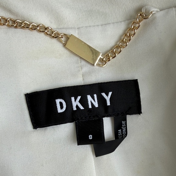 DKNY White Double-Breasted Blazer with Gold Crest Buttons – Size 8 - Picture 7 of 7